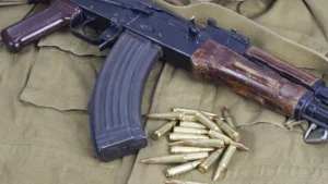 Câmara aumenta pena para posse e porte de arma ilegal como fuzil