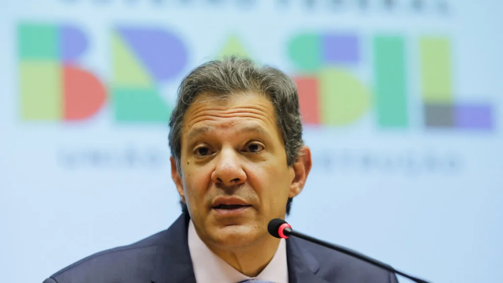Câmara é cobrada por medidas econômicas e 'Haddad tem razão' domina web