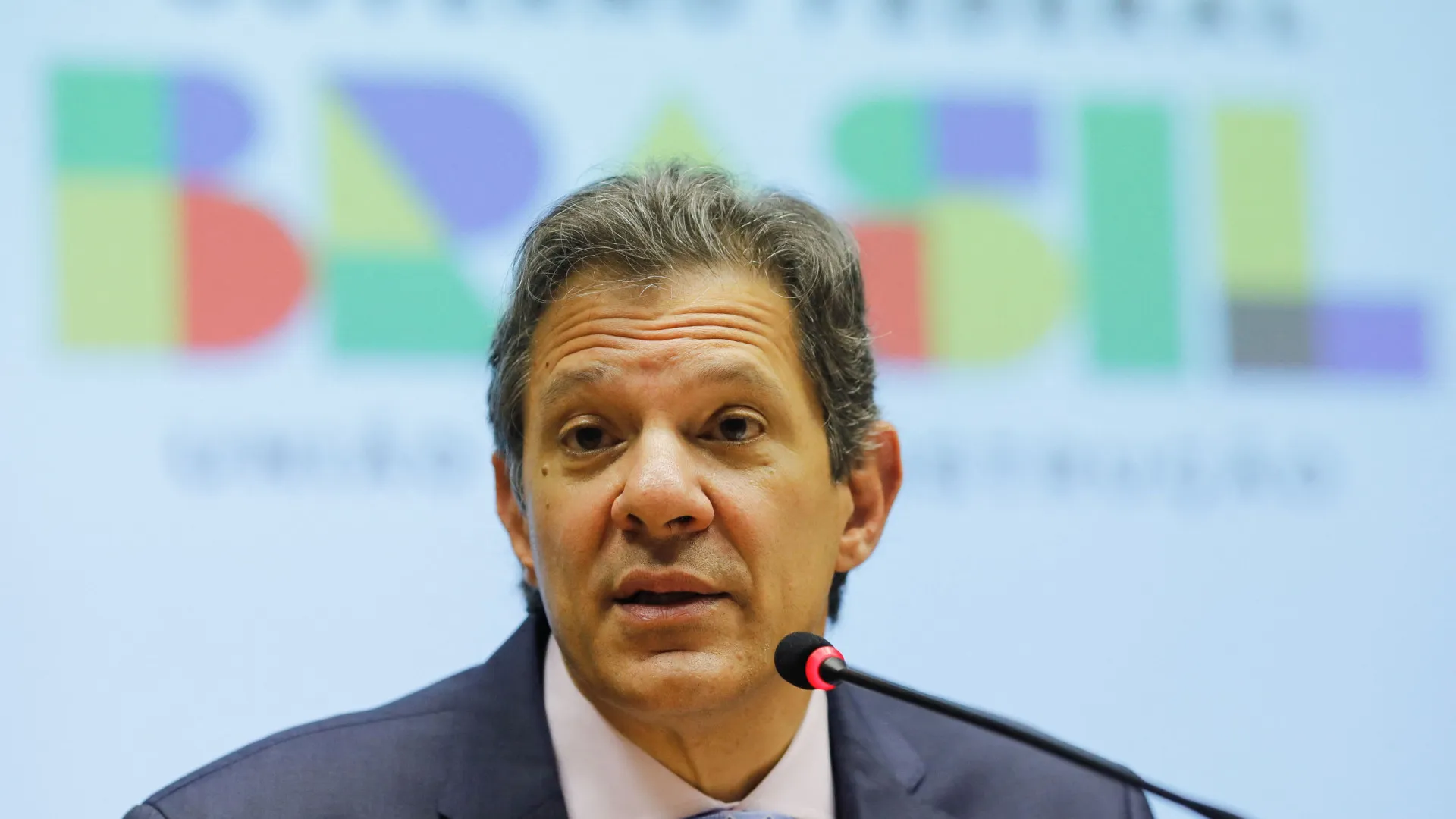 Câmara é cobrada por medidas econômicas e 'Haddad tem razão' domina web
