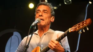 Chico Buarque passa por cirurgia para aliviar pressão intracraniana