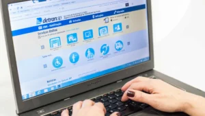 Como é o esquema de transferência de veículos que fez o Detran afastar mais de 140 despachantes