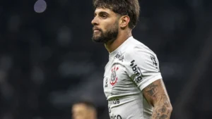 Corinthians treina com susto de Charles e Yuri Alberto na 'plateia'