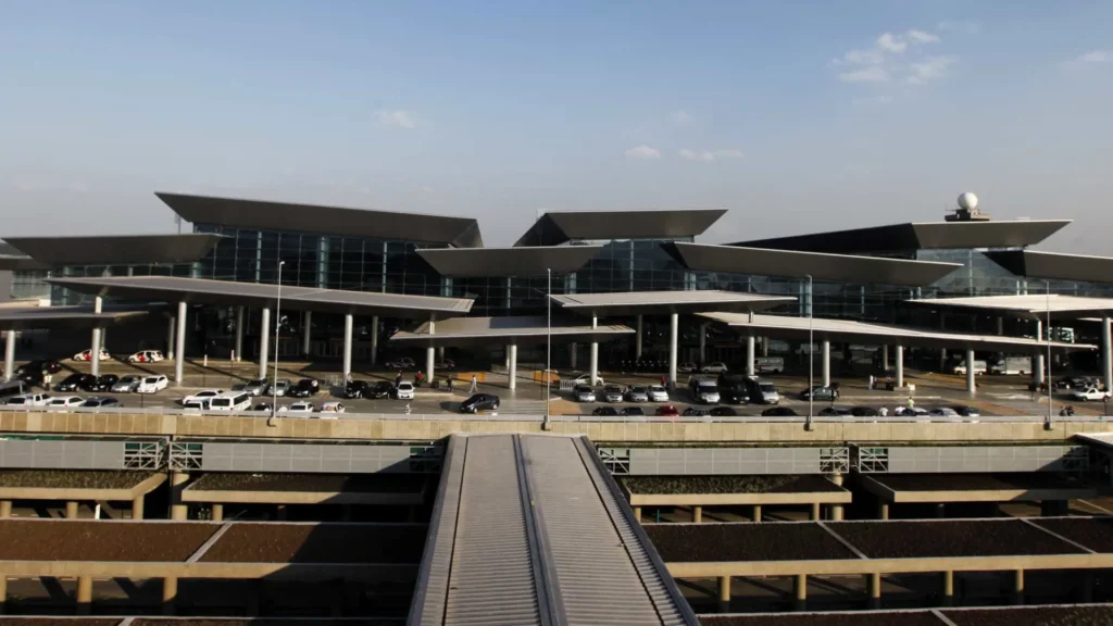 Drones fecham aeroporto de Guarulhos e voos são desviados