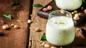 Essa batida de pistache é rica em proteína e perfeita para o pós-treino