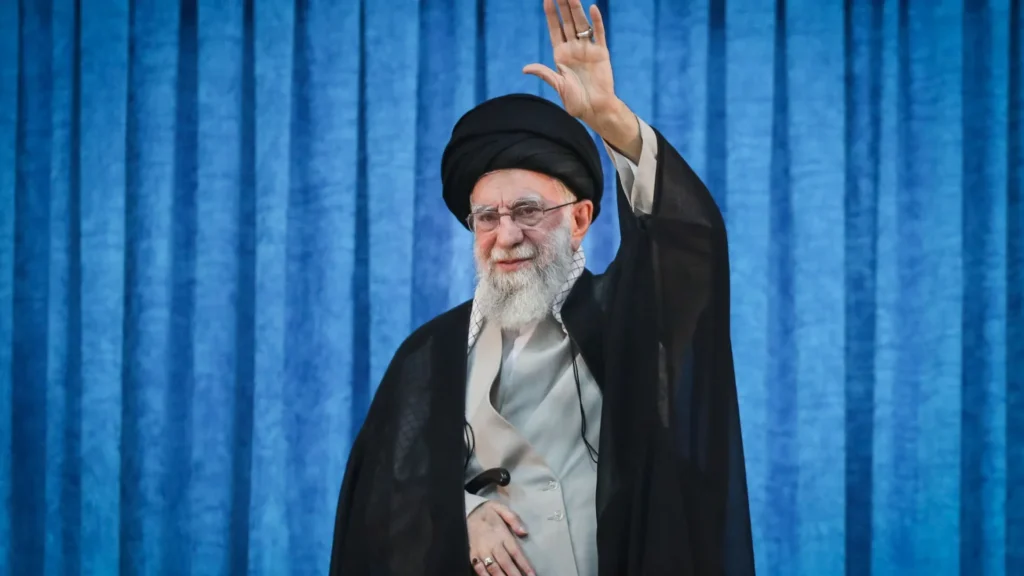 Líder supremo do Irã promete a Israel destino "amargo e doloroso"