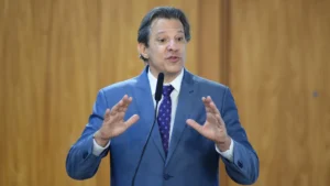 Lobbies são fortes e mais rápidos que governo , diz Haddad sobre resistência à MP de impostos
