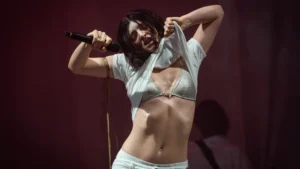 Lorde contorna as falhas de novo álbum, 'Virgin', com alta potência vocal
