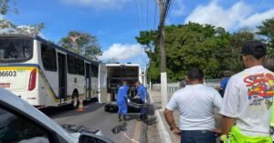 Motociclista morre e esposa fica ferida após acidente na avenida Almirante Barroso