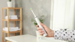 Mulher descobre traição do marido graças à sua... escova de dentes