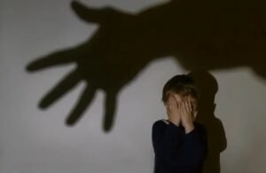 Mulher grava vídeo agredindo filho autista e envia ao ex-companheiro