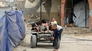 Número de deslocados à força no mundo chega a 117 milhões com guerras prolongadas, diz ONU