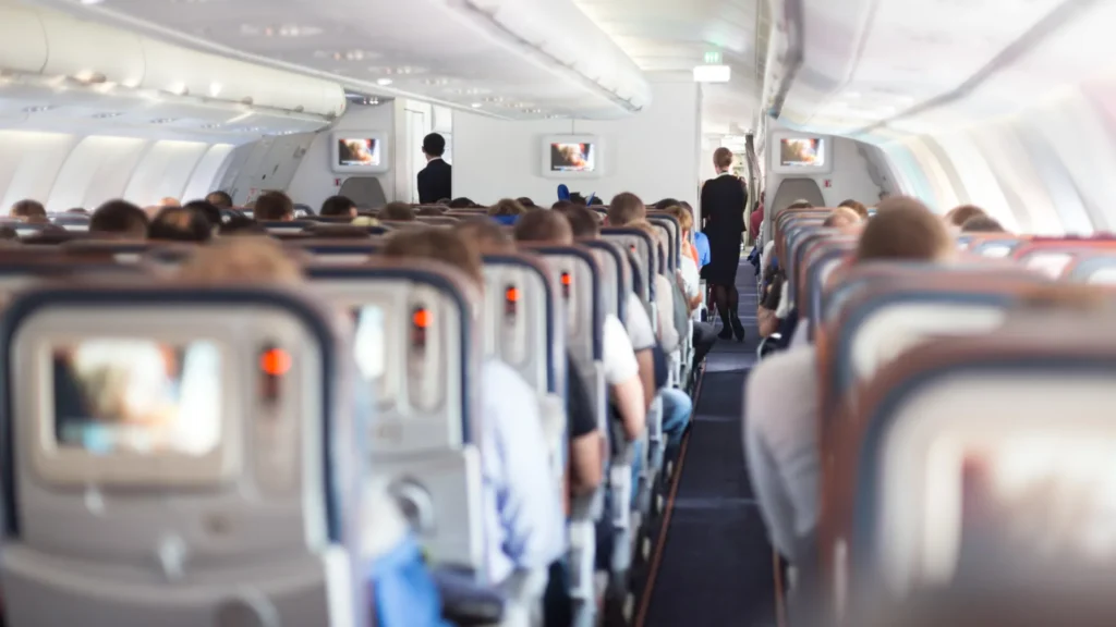O que não usar no avião: roupas e calçados que prejudicam a viagem