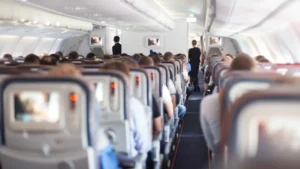 O que não usar no avião: roupas e calçados que prejudicam a viagem