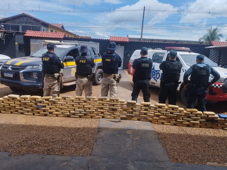 PRF e PM apreendem quase 245 kg de maconha em Anapu