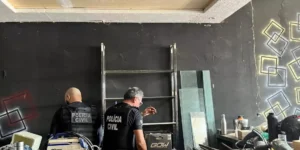 Polícia Civil fecha fábrica clandestina de armas escondida nos fundos de barbearia no Jurunas