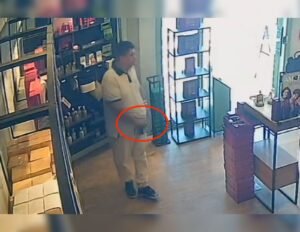 Preso por furto de perfumes tenta subornar policiais