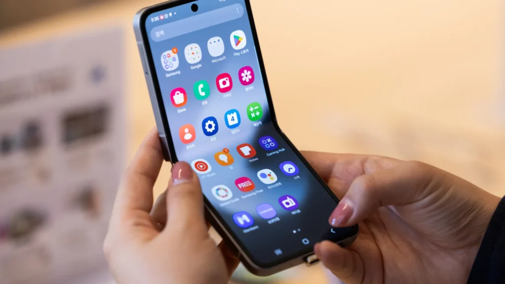 Samsung pode lançar em breve celular dobrável com 'valor popular'