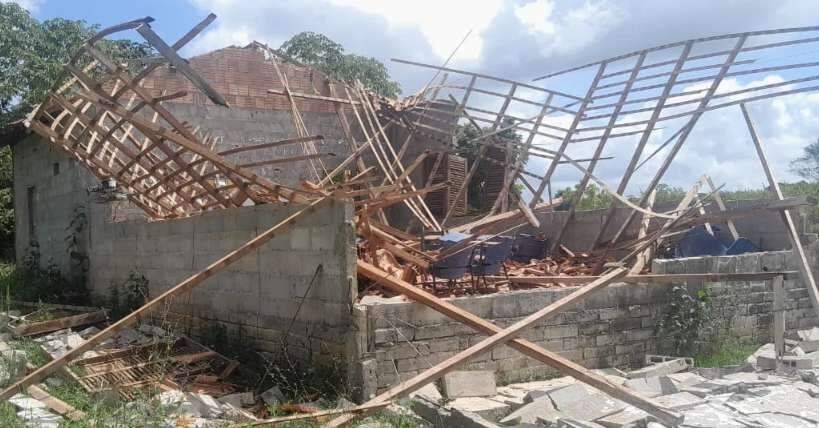 Teto de sala de aula desaba após ventania em Goianésia do Pará
