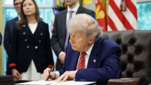 Trump diz que enviará cartas a 12 países com notificação de tarifas