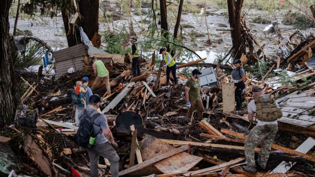 Trump vai ao Texas em meio a críticas por resposta a enchentes com 121 mortes