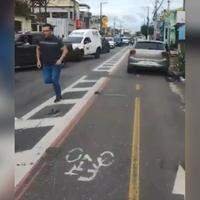 A imagem em destaque mostra o trecho de um vídeo compartilhado nas redes sociais onde é possível ver o confronto.