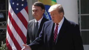Trump ignora Bolsonaro ao comentar tarifas ao Brasil: 'Não é meu amigo'