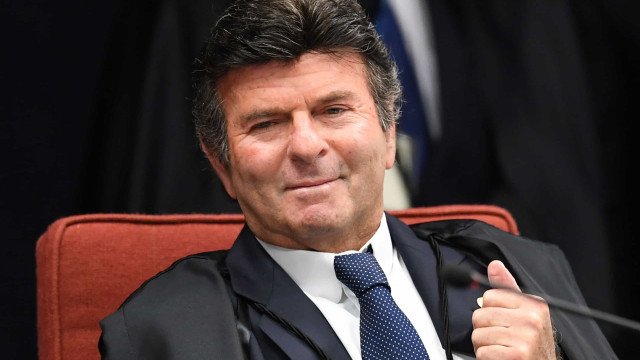 Fux diverge de Moraes e vota contra restrições a Bolsonano