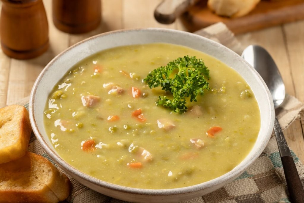 5 sopas cremosas e práticas para o almoço
