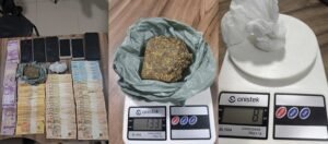“Batida” policial em bar acha suspeito de homicídio e apreende drogas