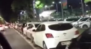 Ciclofaixa do Parque da Cidade é usada como estacionamento e população cobra fiscalização da SEMOB 