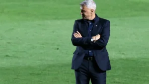 Crespo foca em aperfeiçoar 3 zagueiros antes de testar variações no São Paulo