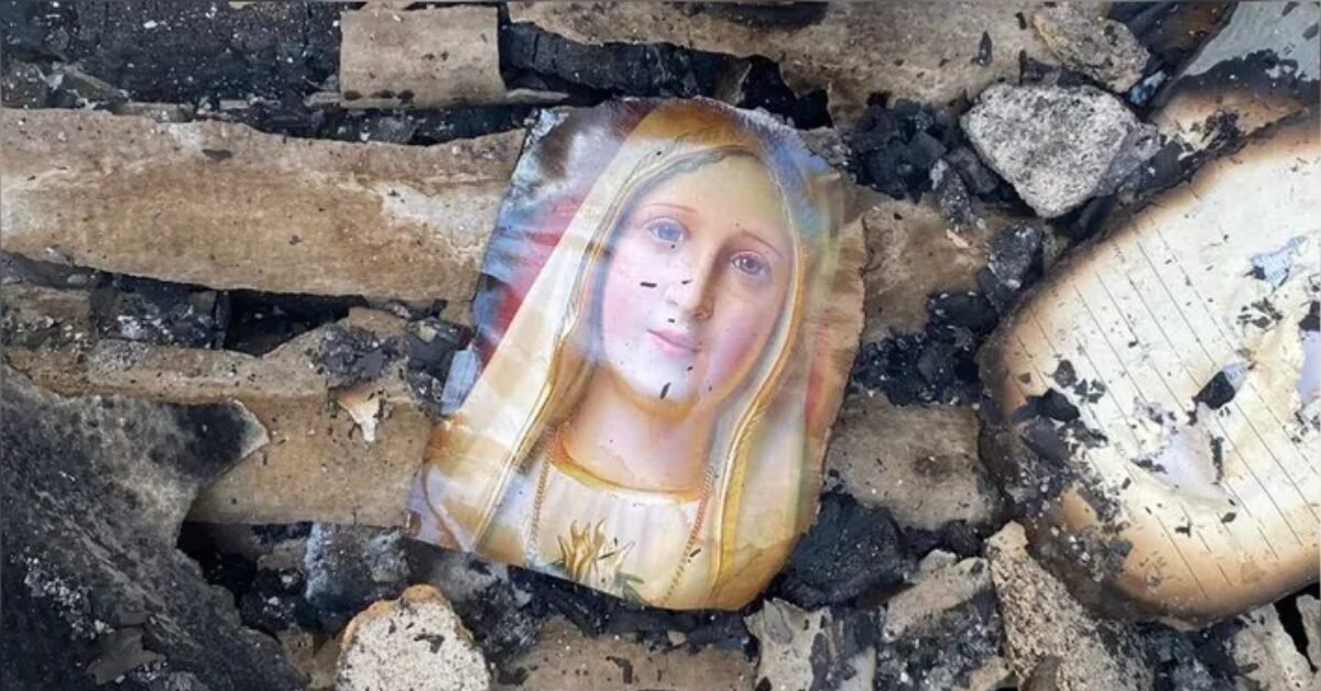 Imagem de Nossa Senhora de Fátima é encontrada intacta após incêndio em Belém
