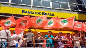 Photo of MST ocupa Banco do Brasil em Belém para cobrar reforma agrária e crédito rural