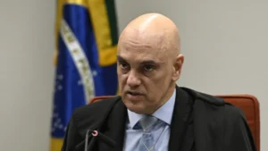 Moraes proíbe acampamentos na Praça dos Três Poderes e em frente a quartéis das Forças Armadas