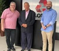 Da esquerda para a direita: Dr. Augusto Teixeira (Lotus), Dr. Nazareno Nogueira Lima e Dr. Bernard Teixeira (Lotus)