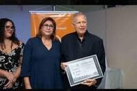 Tesoureira Eliete Sherring na formatura da primeira turma de síndicos profissionais. Turma que homenageou o advogado com o nome de "Turma de Síndicos Profissionais José Nazareno"