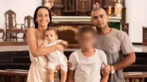 Namorada virtual de adolescente que matou pais e irmão incentivou crime em tempo real: ‘Atira nela agora’