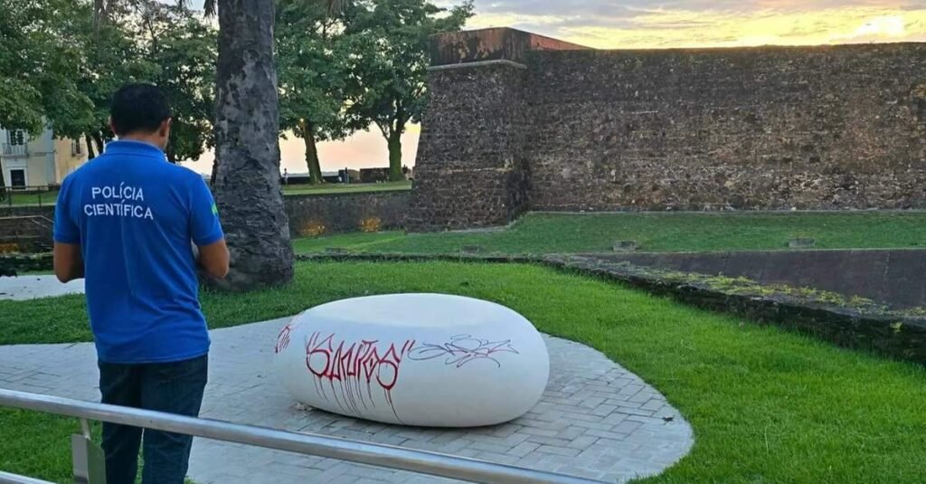 Polícia investiga pichação e dano estrutural na Feira do Açaí, em Belém