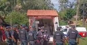 Suspeito de assalto é baleado após apontar arma para policiais em Bragança