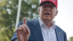 Trump sinaliza que pode conversar com Lula após tarifa de 50% sobre o Brasil, 'mas não agora'
