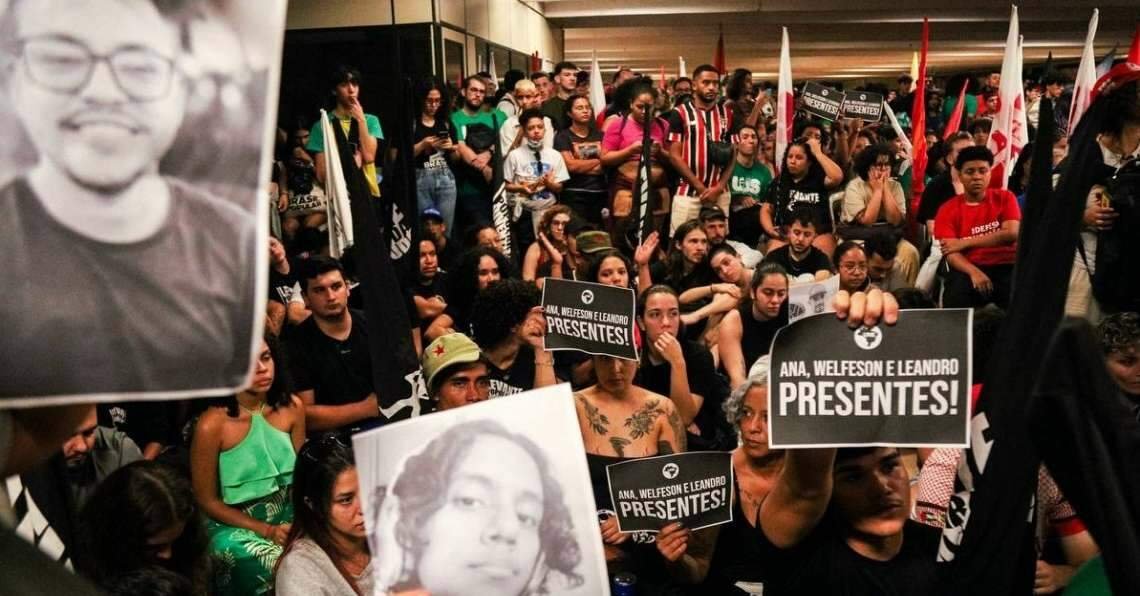 Vítimas de acidente com micro-ônibus da UFPA recebem homenagens na abertura do congresso da UNE