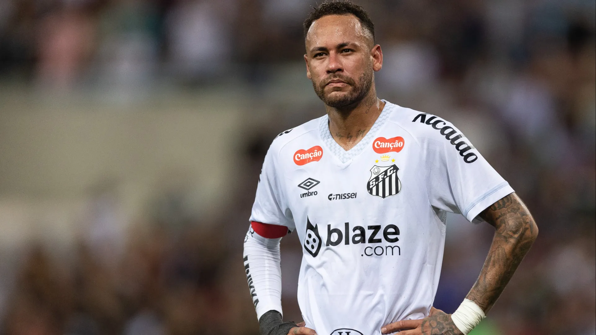 'Estamos tentando mudar', diz Neymar, após torcida invadir centro de treinamento