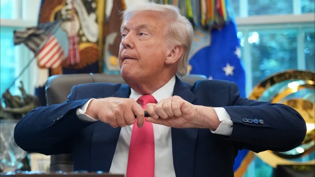 Ucrânia vai decidir que território dará a Putin, diz Trump