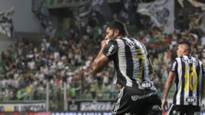 Atlético-MG recebe o Grêmio em crise para repetir no Brasileirão o bom momento nas copas