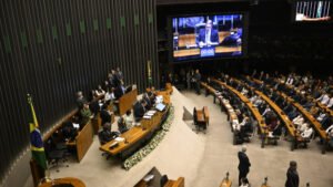 Partidos do centrão devem reforçar críticas a Lula em nova aliança, mas manter cargos no governo