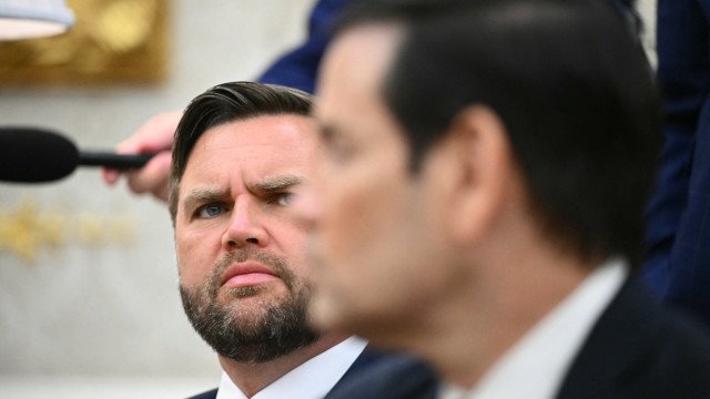 Vice de Trump leva 'lição de história' após declarações sobre guerra