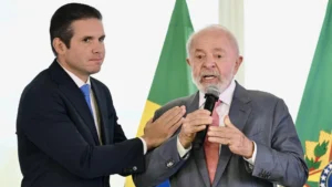 Câmara aprova urgência de projeto contra adultização sob protestos de bolsonaristas
