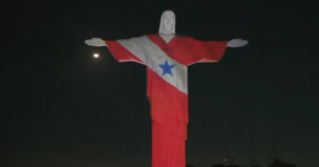 Cristo Redentor é iluminado com bandeira do Pará a 100 dias da COP30 em Belém