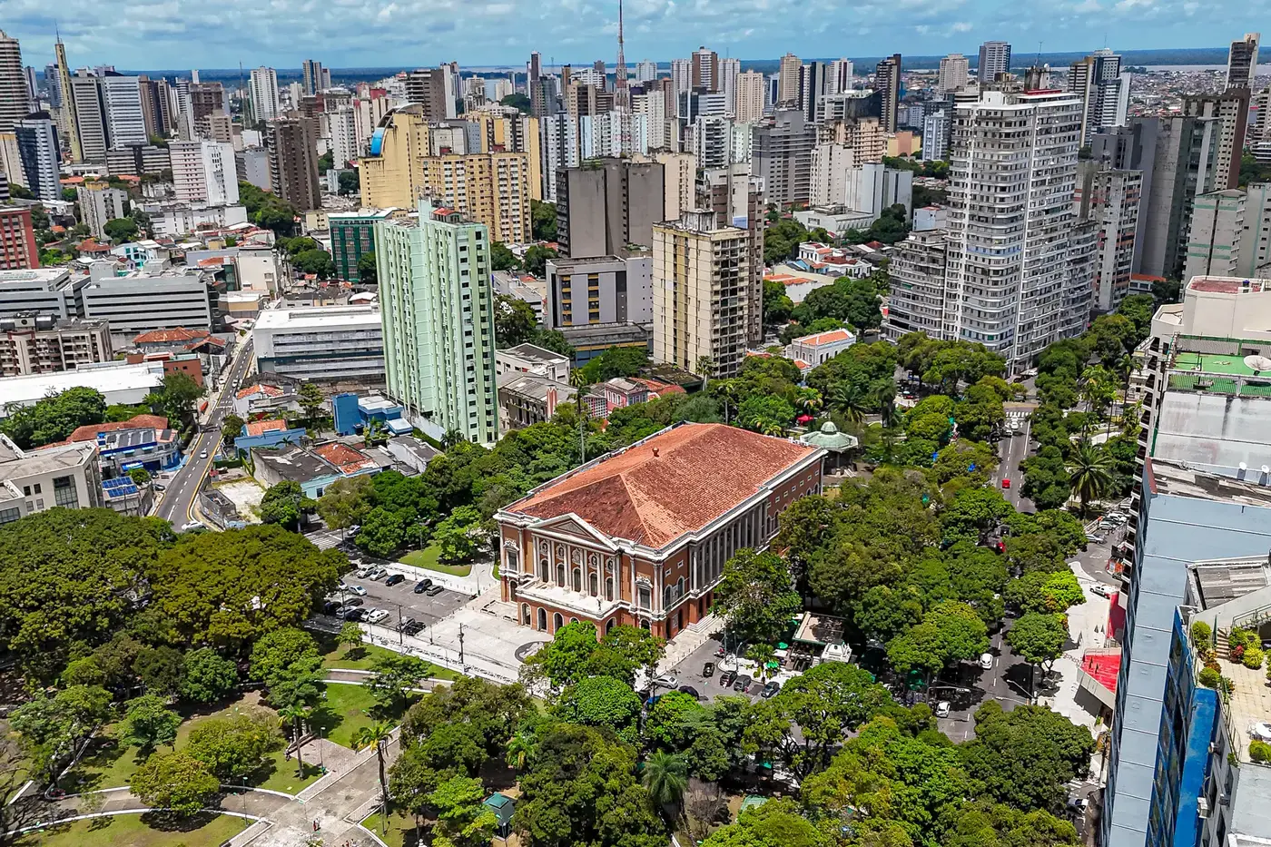 Defensoria do Pará notifica plataformas de hospedagem por preços abusivos na COP30