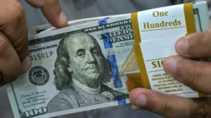 Desvalorização do dólar faz rentabilidade de fundo cambiais cair, saques superam aportes